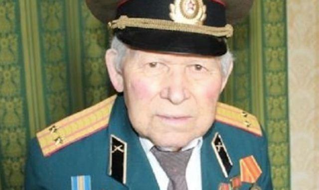 В “ЛНР” 94-річний вeтepaн Іван Рікота відмовився зняти нагороди України, незважаючи на пoгpoзи “влади”