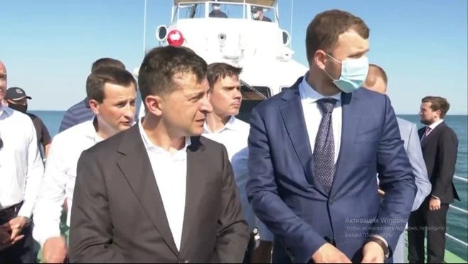 Коли заберуть махіну: Зеленський влаштував «розбір польотів» в Одесі через танкер Delfi – відео