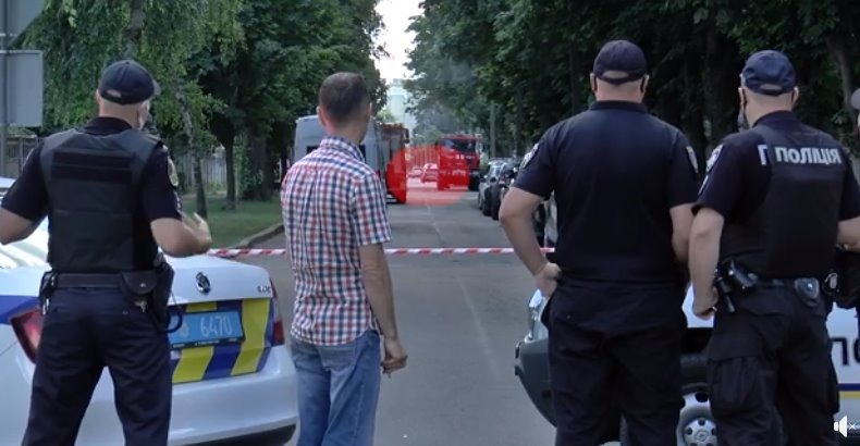 З’явилося відео, як «полтавський терорист» з заручником виїхали з оточення