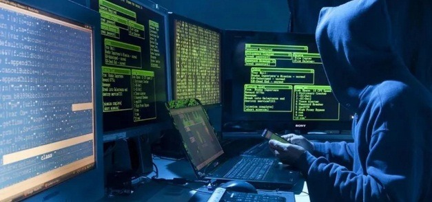 «Слуги народу» хочуть дозволити правоохоронцям доступ до смартфонів і комп’ютерів українців