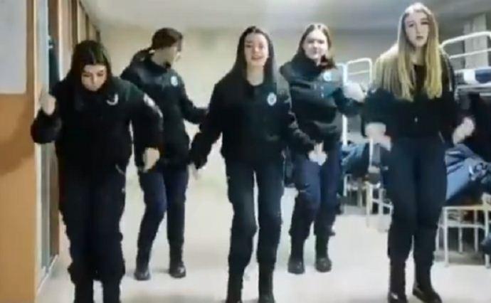“Ганьба такій поліції”: курсантки станцювали під російський “блатняк” і викликали гнів українців в мережі