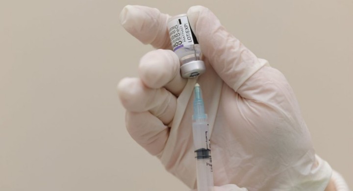 Подолати коронавірус вдасться лише вакцинувавши 70% населення — ВООЗ