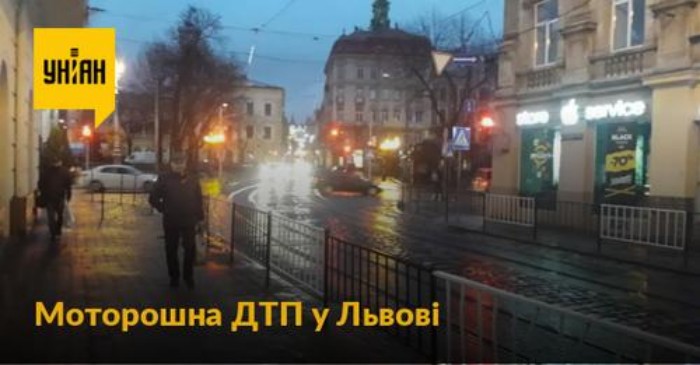 Моторошна ДТП у Львові: водій маршрутки збив на переході двох жінок й «протягнув» одну з них до кінцевої зупинки (фото, відео)