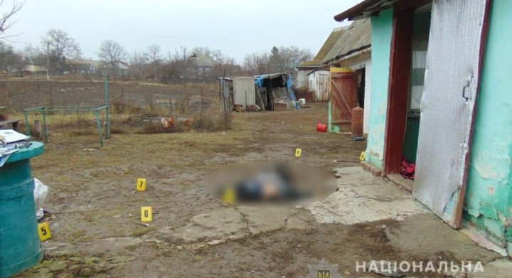 На Черкащині 16-річна дівчина до смерті забила вітчима своєї подруги