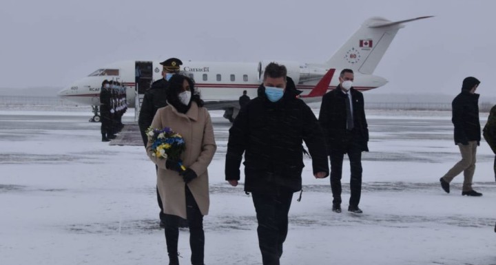 Канада переміщає своїх військових в Україні на захід від Дніпра через загрозу вторгнення РФ