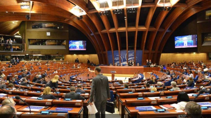 Росію позбавили права участі в Кабміні Ради Європи та ПАРЄ