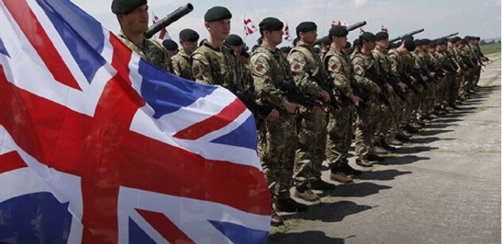 Велика Британія виводить військових інструкторів з України
