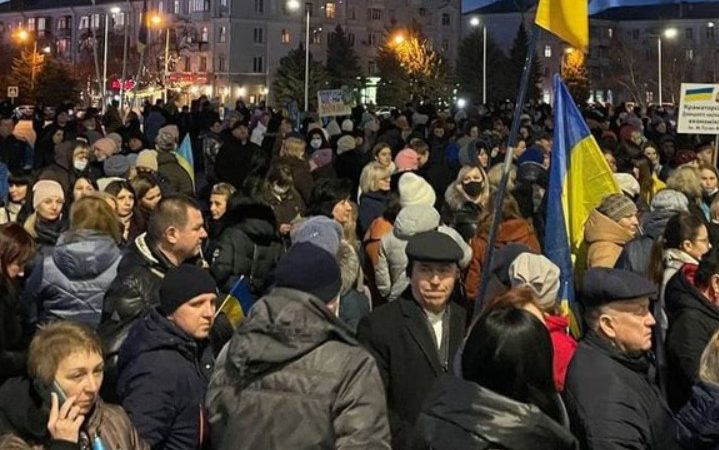 «Краматорськ, Бахмут — це Україна»: на Донеччині влаштували патріотичні митінги. ВІДЕО+ФОТОрепортаж