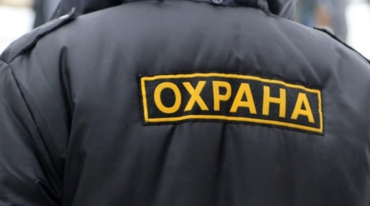 «Ви лякаєте людей»: в Одесі охоронець вигнав з магазину дівчину з ДЦП (відео)