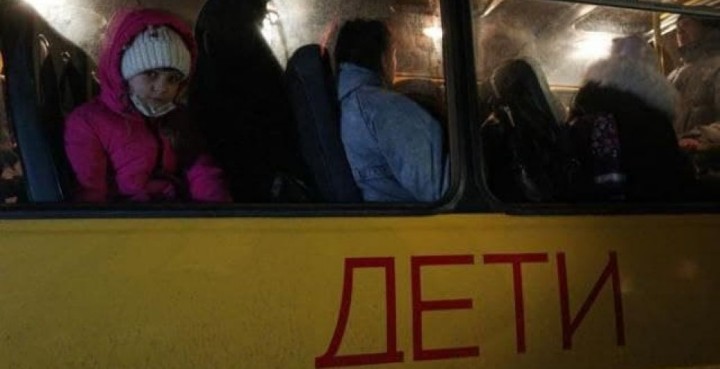 Дві доби без їжі та сну: люди, яких примусово вивезли до Росії, перебувають у жахливих умовах (фото)