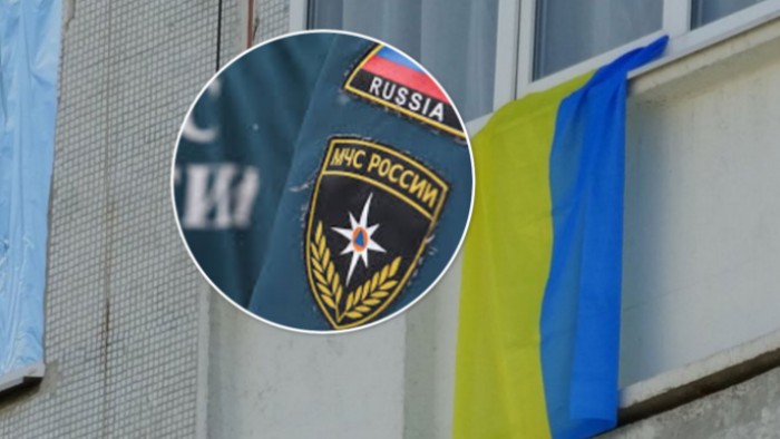 У Росії пенсіонерка вивісила на балконі прапор України: поліція викликала рятувальників МНС із альпіністським спорядженням. Відео