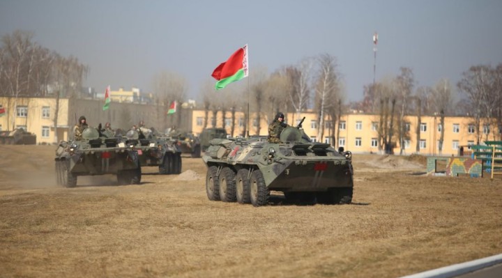 «Заспокойтеся, все під контролем»: голова розвідки про загрозу нападу Білорусі