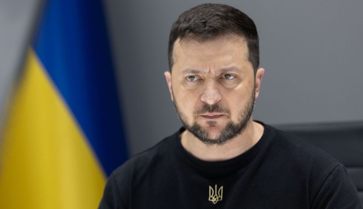 «Там просто пекло»: Зеленський розповів про ситуацію на Донбасі та зброю, щоб «зупинити цю орду»