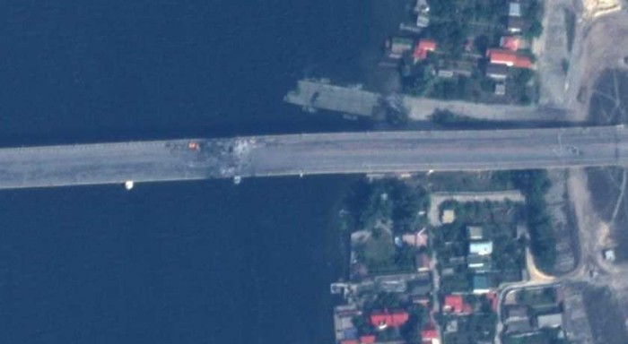 У мережі показали супутникове фото Антонівського мосту після нових ударів ЗСУ