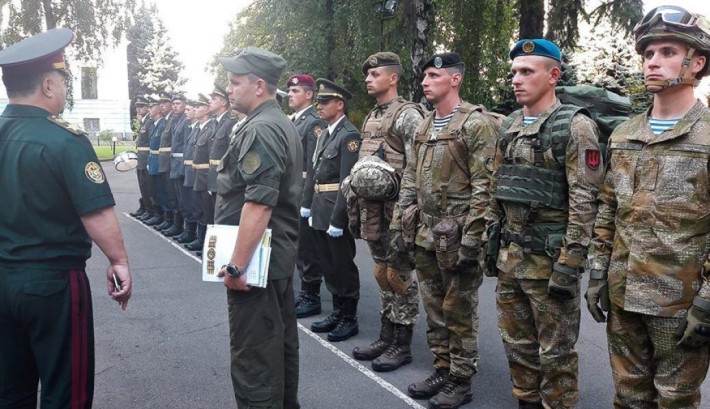 На вулицях Києва з’явилися військкоми: кияни повідомляють про вручення повісток