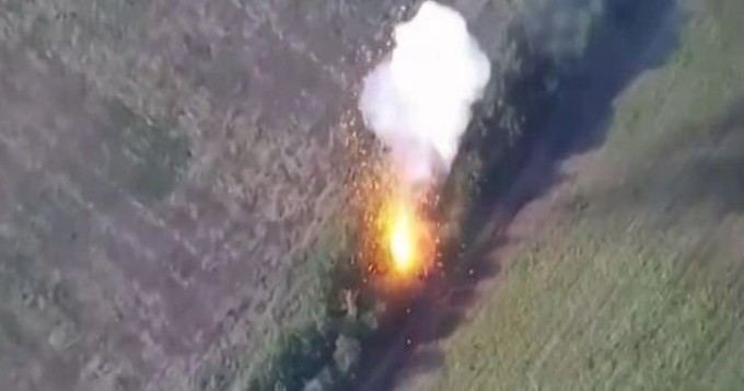 На Херсонщині артилеристи знищили високоточним снарядом ворожу САУ 2С7 “Піон” (відео)