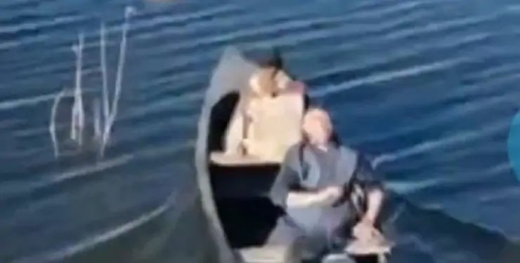 Херсонські рибалки влучили рибиною у російський дрон — відео стало вірусним