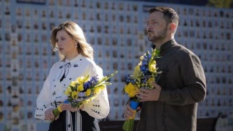 Які красиві: Володимир і Олена Зеленські у стильних вишиванках з’явилися на заходах у День Незалежності