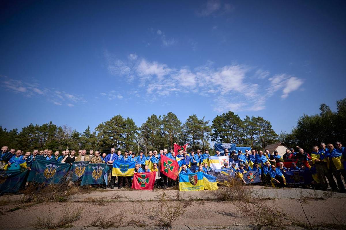 Великий обмін: Україна повернула додому ще 103 військовополонених, серед них азовці