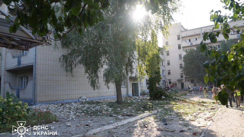 Щ0йн0 в0р0r вдарuв по пансіонату у Сумах, де жили люди похилого віку, ш0kуючI kадрu, є заru6лuй та багато постраждалих