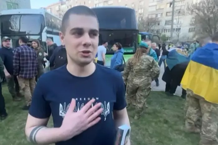 Морський піхотинець повернувся з полону в день свого народження. Зворушлива історія Дмитра Чорного, йому виповнилося 23 роки