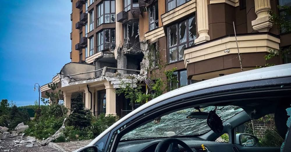 Зруйнована 10-поверхівка на Київщині: страшні кадри з Софіївської Борщагівки