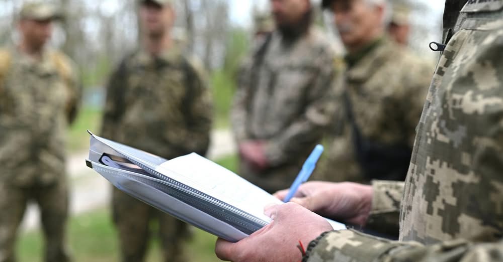 У Кременчуці група чоловіків напала на співробітників ТЦК: подробиці інциденту