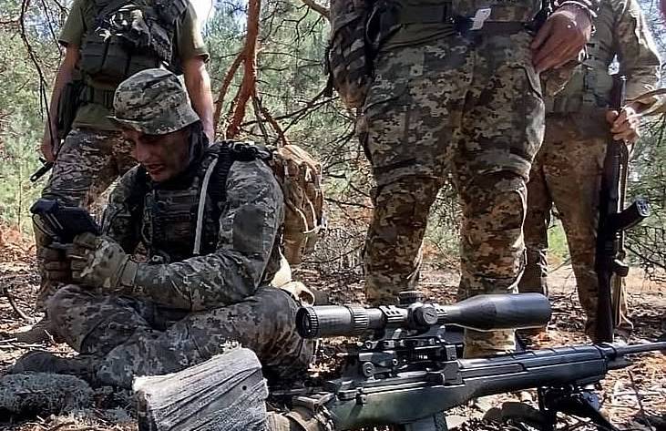 Воїни ЗСУ провели унікальну операцію, звільнивши побратимів з полону просто на полі бою (відео)