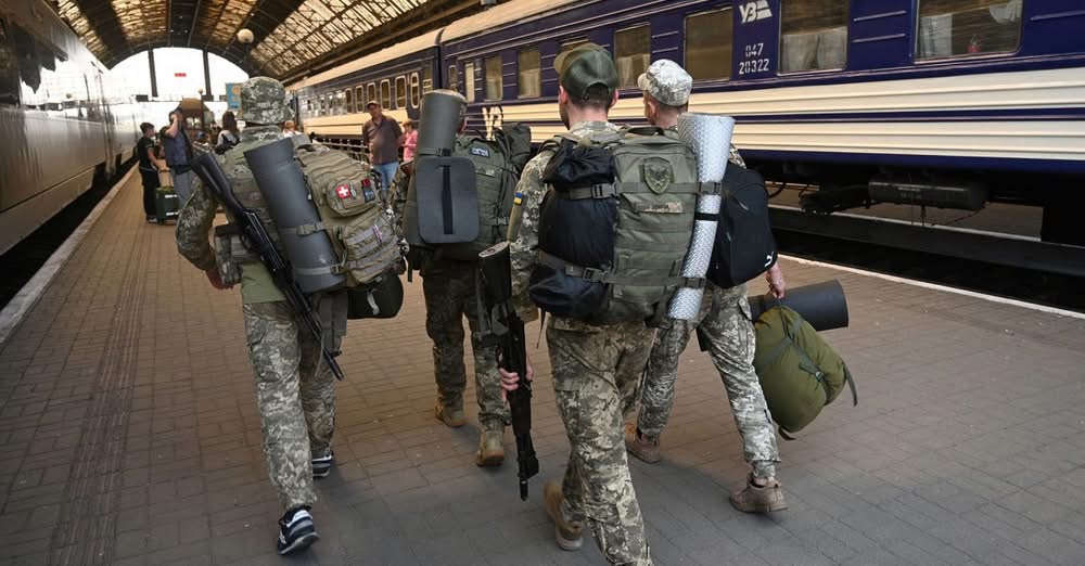 У Полтаві люди «атакували» автобус ТЦК: частина мобілізованих втекла