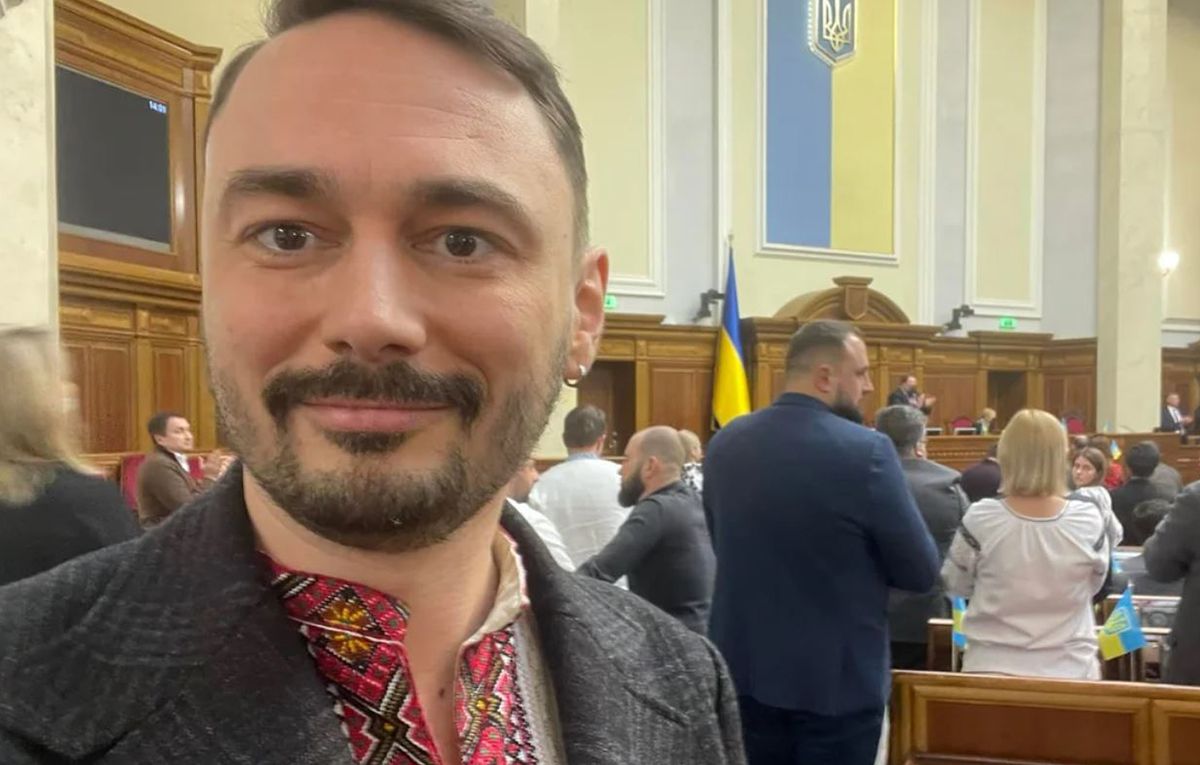 “Ніякого безкоштовного транспорту та інших нісенітниць”: Нардеп-“слуга” заявив, що у ветеранів не повинно бути пільг