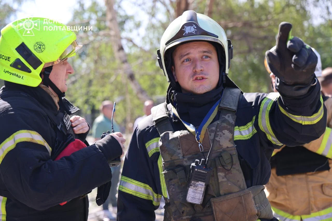 РФ атакувала ТЦК у Полтаві: сталися пожежі, є загиблі та поранені