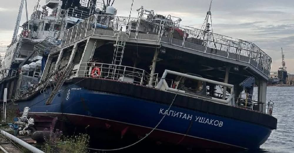 Втомився і приліг: у Санкт-Петербурзі затонув буксир «Капітан Ушаков»