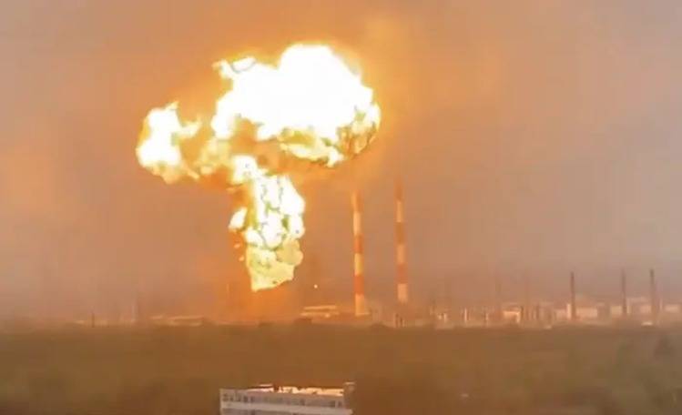 Відповідь на обстріли українських міст. Сили оборони уразили важливі обʼєкти у РФ
