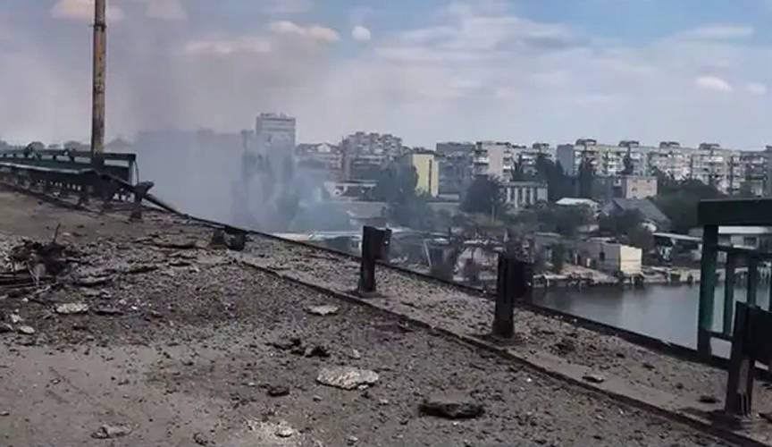 Росіяни б’ють по Острівському мосту в Херсоні третій день поспіль: в ОВА показали наслідки