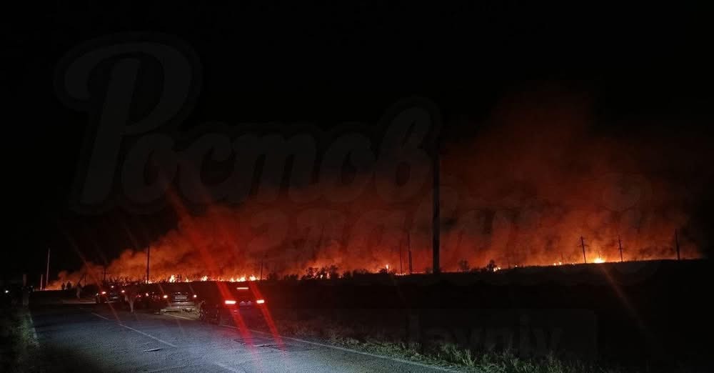 Палало яскраво: невідомі спалили електропідстанцію в Ростовській області РФ (фото, відео)