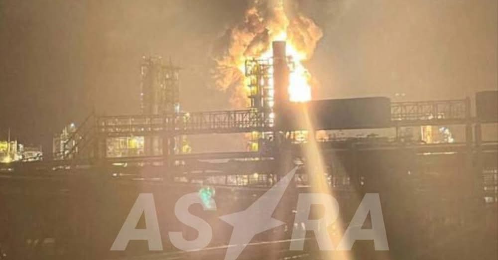 Дрони атакували нафтопереробний завод у Ленінградській області РФ: спалахнула пожежа. ВІДЕО+ФОТО