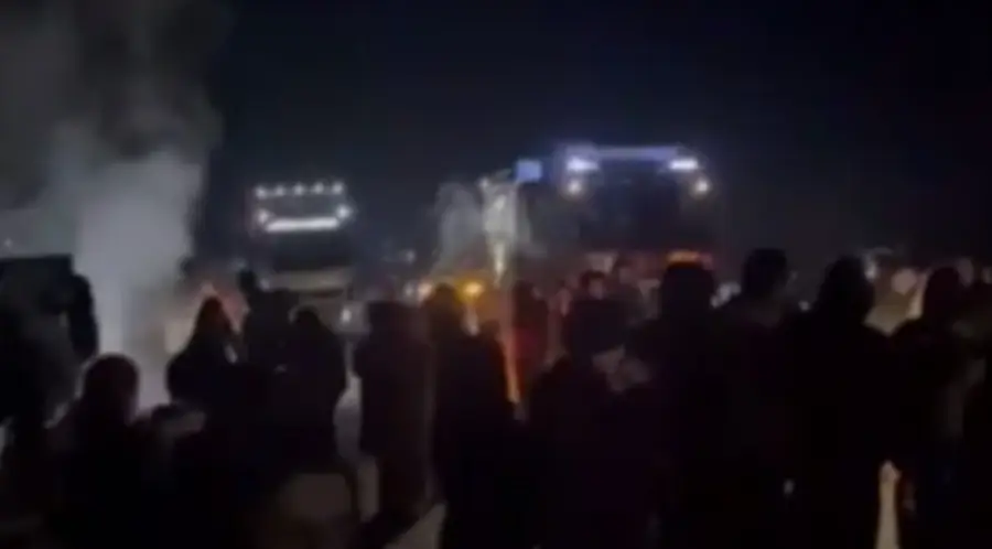 На заході України людям увірввся терпець! Мешканці почали палити блокпости і виходити на вулиці. Відео