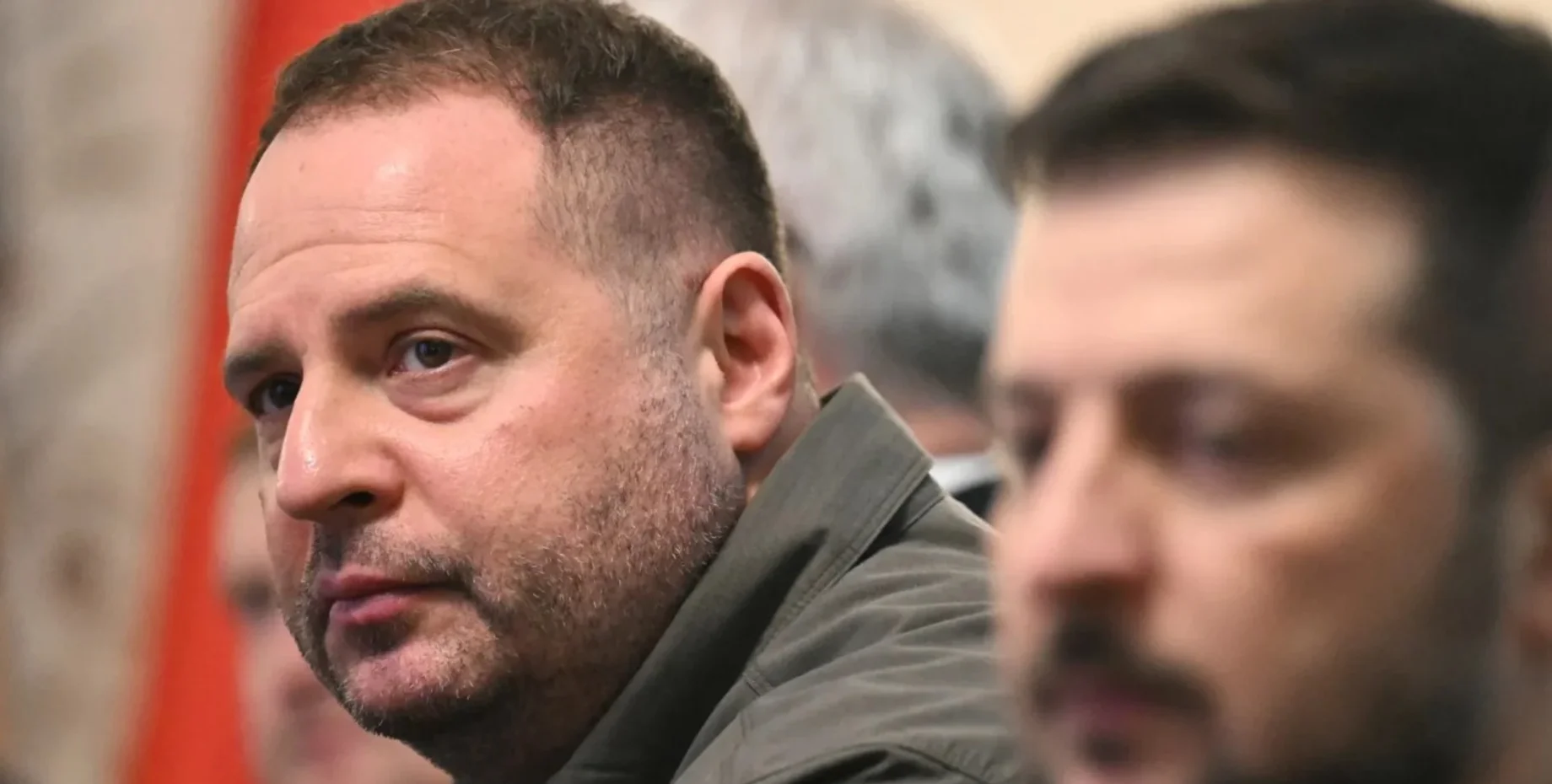 «Не підпише»: Зеленський не віддасть українські території в обмін на мир, — Єрмак