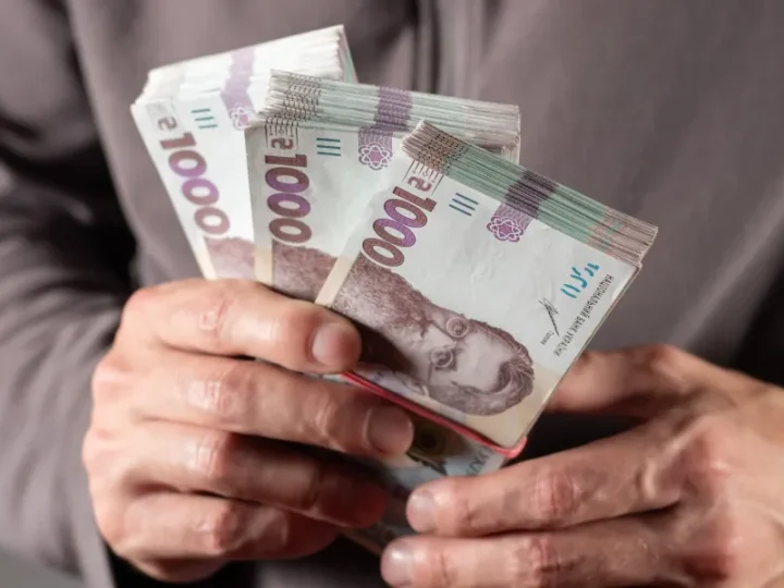 Мінімальні пенсії: кому гарантують майже 8 000 грн у березні