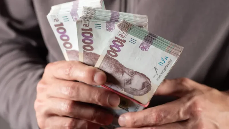 Мінімальні пенсії: кому гарантують майже 8 000 грн у березні