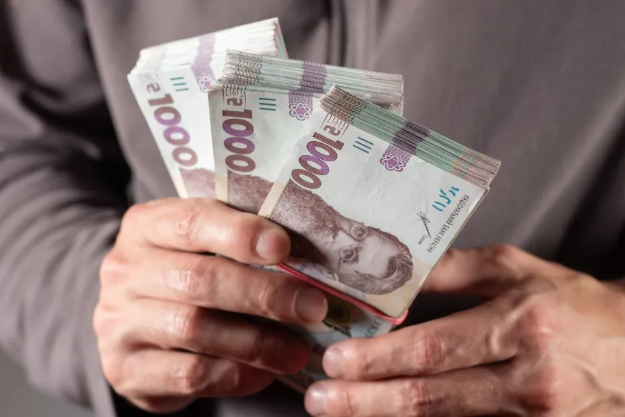 Мінімальні пенсії: кому гарантують майже 8 000 грн у березні