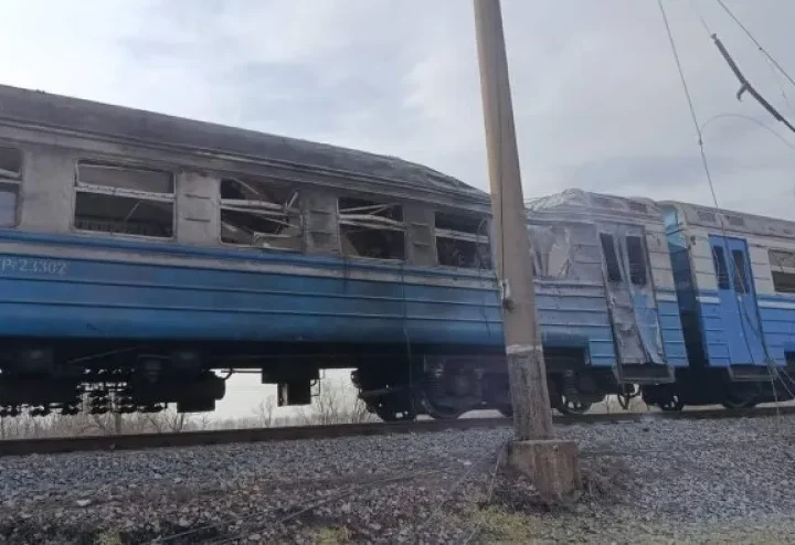 Удар по поїзду Дніпропетровщині: в лікарні залишаються четверо поранених