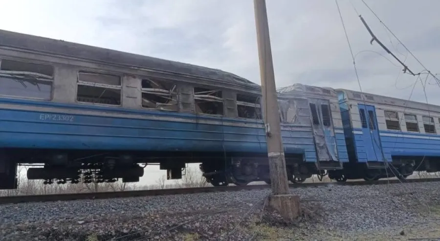 Удар по поїзду Дніпропетровщині: в лікарні залишаються четверо поранених