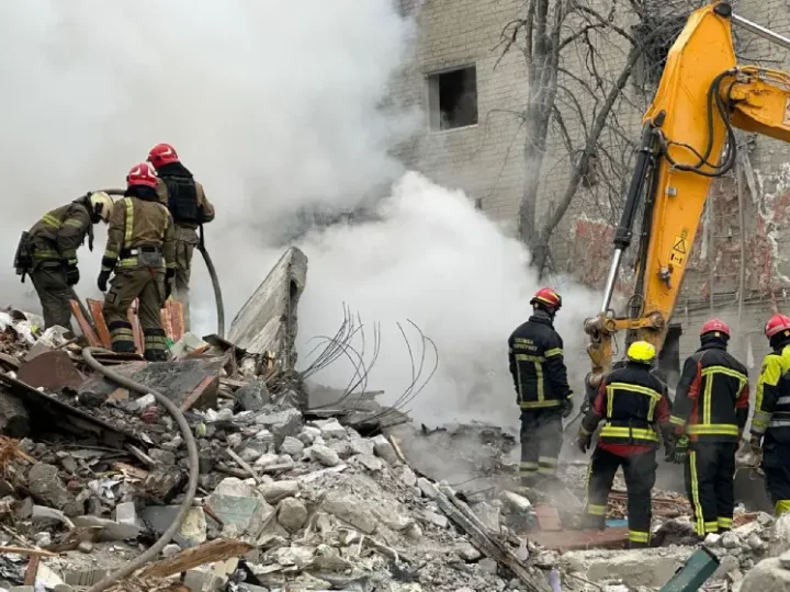 Їхав додому, а його нема, – харків’янин показав, що лишилось від квартири після страшної ночі