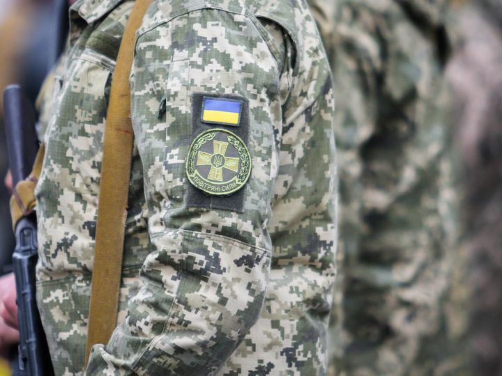 На Львівщині троє невідомих увірвались в ТЦК і напали на військових
