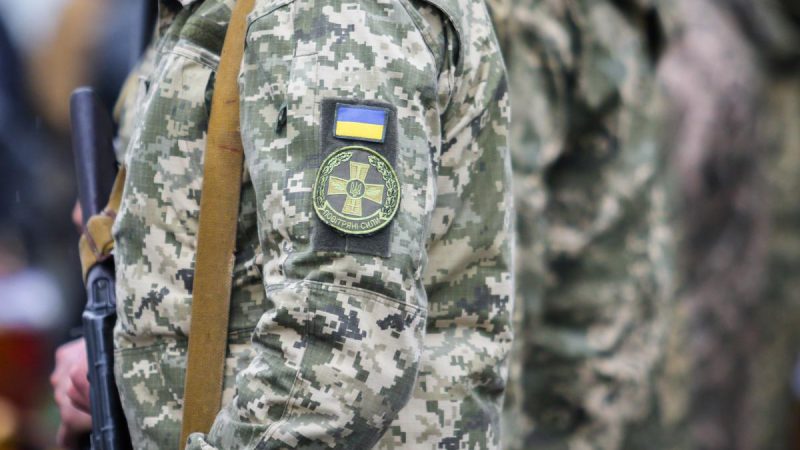 На Львівщині троє невідомих увірвались в ТЦК і напали на військових