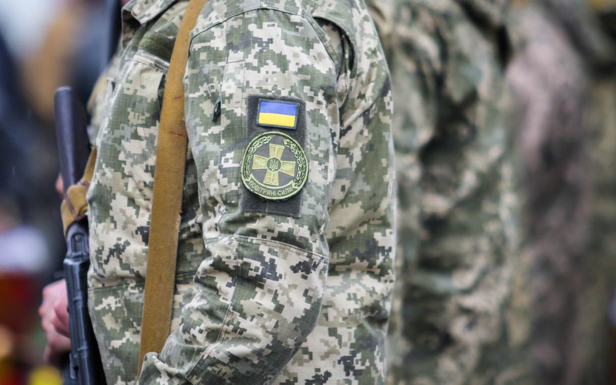 На Львівщині троє невідомих увірвались в ТЦК і напали на військових