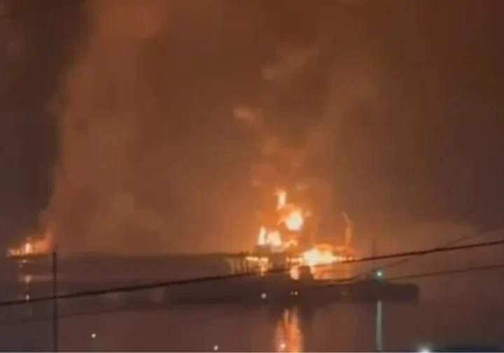 У російському терміналі “Шесхаріс” призупинили експорт нафти після атаки БпЛА – Reuters